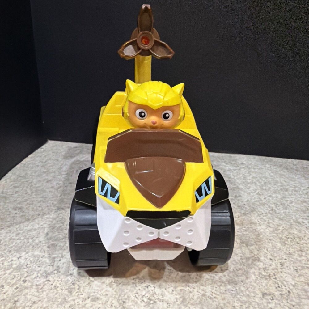 Nickelodeon Paw Patrol Cat Pack Leo's complete Vehicle Truck- a Target Exclusive